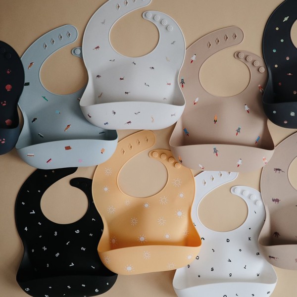 Mushie Silicone Bib Retro cars